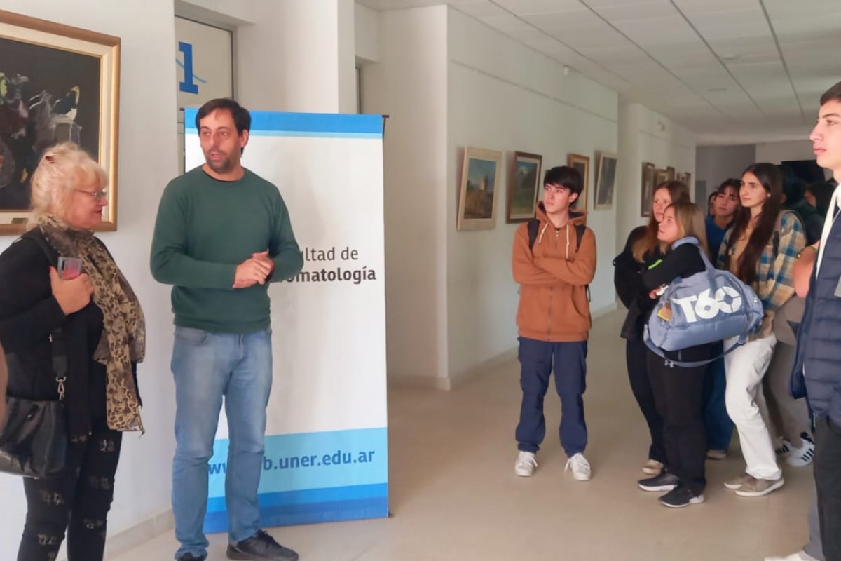 Extensión Universitaria: Muestra artística “Hiperrealismo Surrealista” en la Facultad
