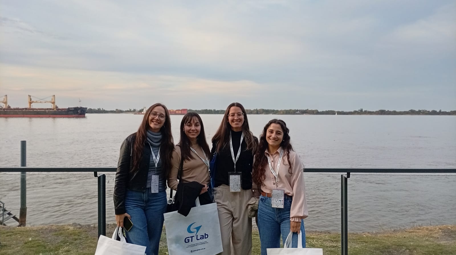 Estudiantes de Bioquímica de la Facultad presentes en el Pimer Congreso Bioquímico del Paraná