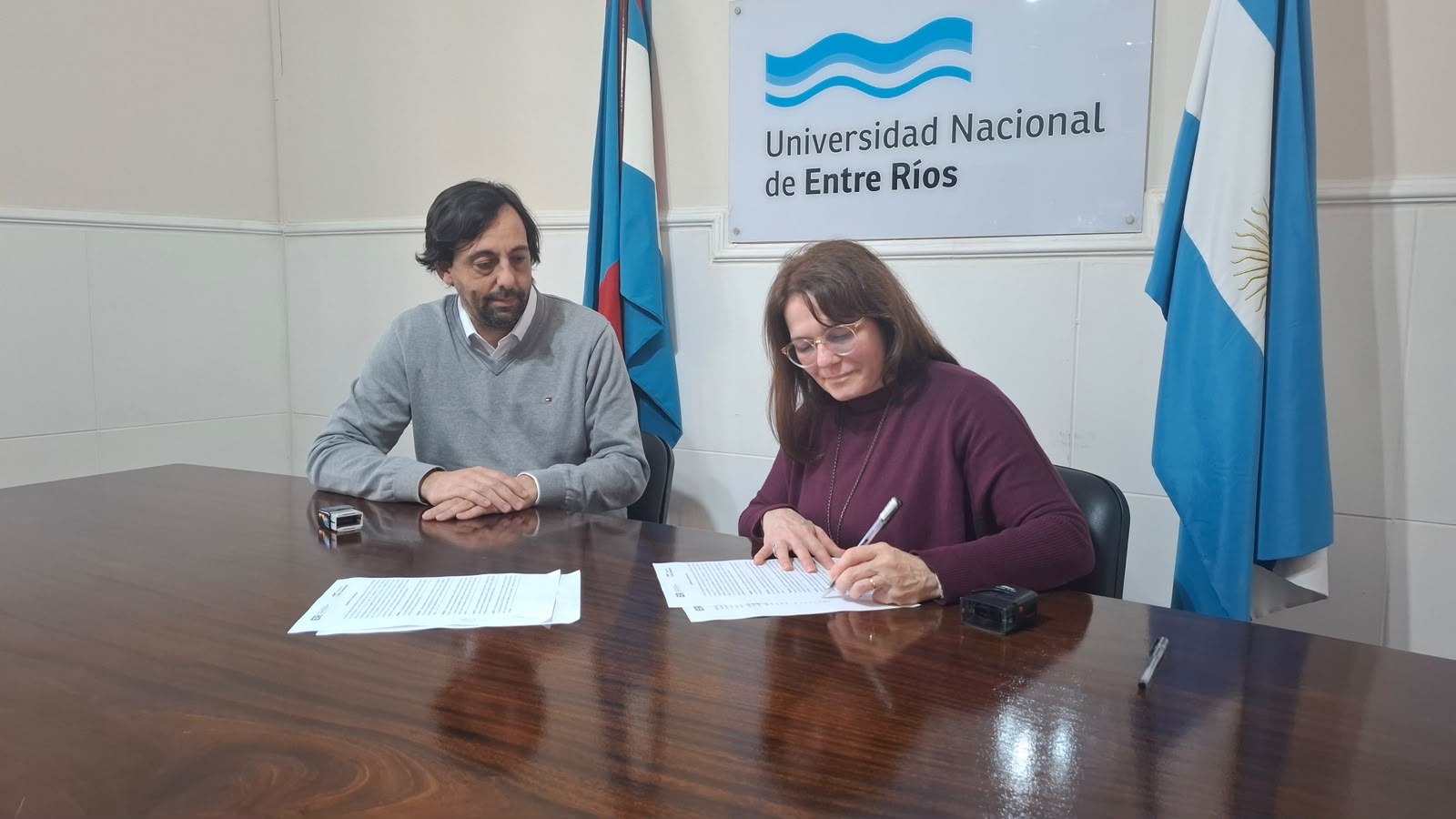 La Facultad y el ICAB fortalecen su trabajo conjunto con la firma de convenios de colaboración
