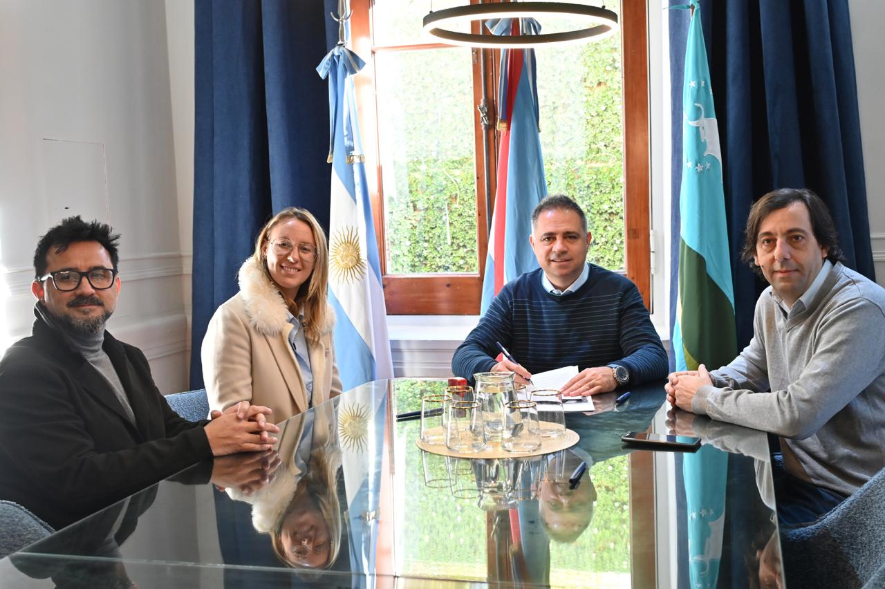 La Facultad y la Municipalidad firmaron un convenio para crear una base científica en “Las Piedras”